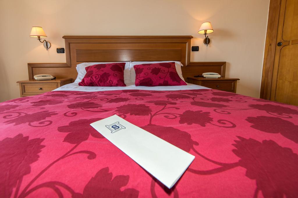 Albergo Scalzone Castel Volturno Exterior photo