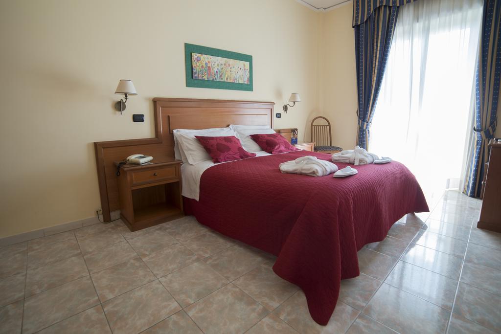 Albergo Scalzone Castel Volturno Exterior photo